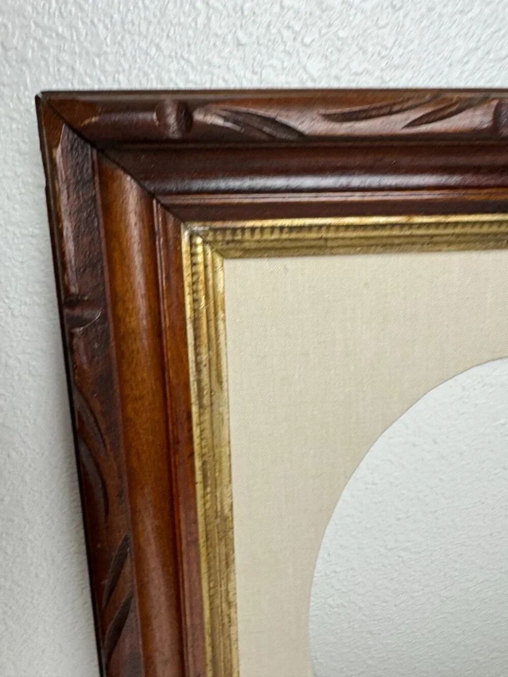 Vintage / Antique  Wooden Carved Frame w/Oval Opening 17 x 21